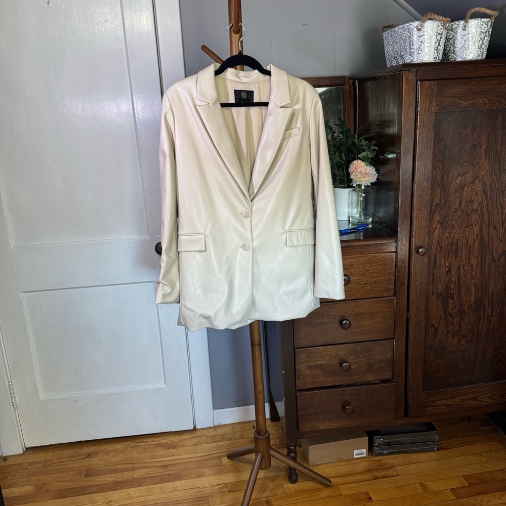 🤍 House of Harlow 1960 Faux Leather Oversized Blazer — Cream (M)